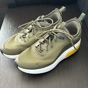 Nike Air Max Dia Sneakers